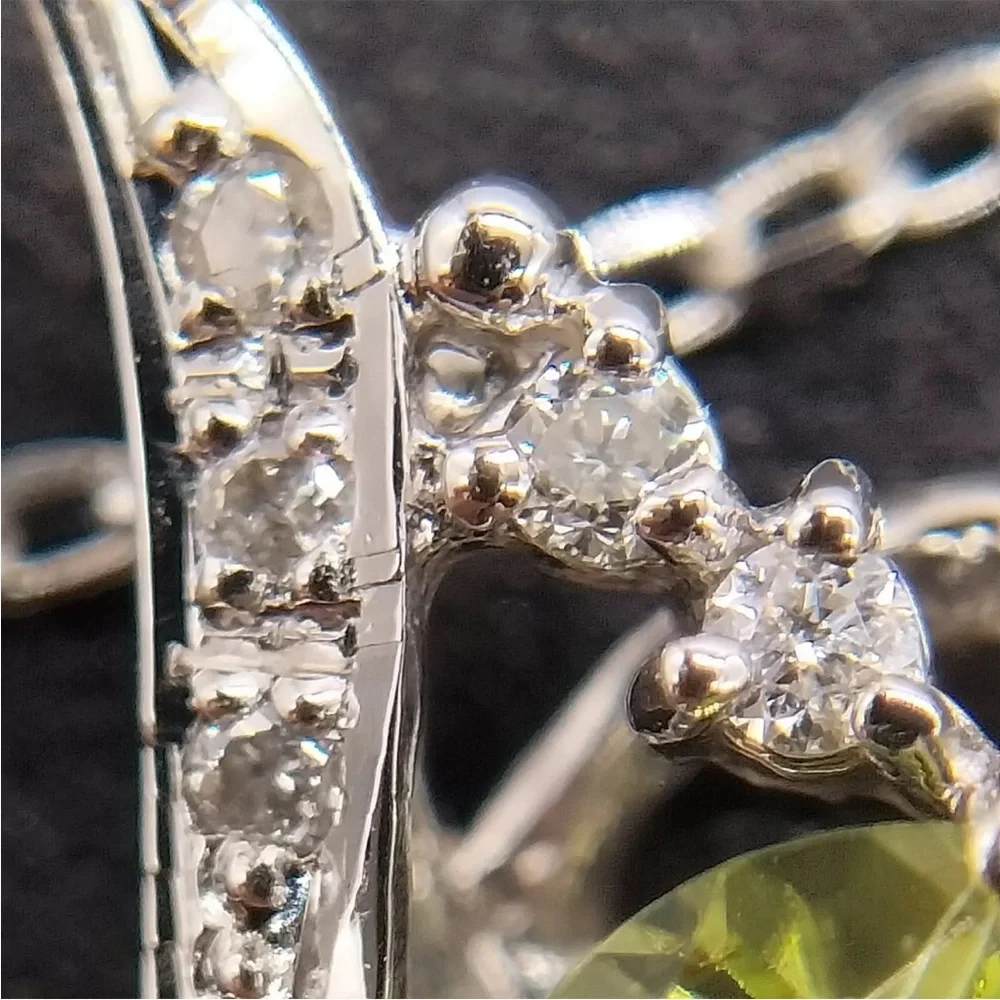 Stunning Peridot with Diamonds and white gold chain - Picture 10 of 12